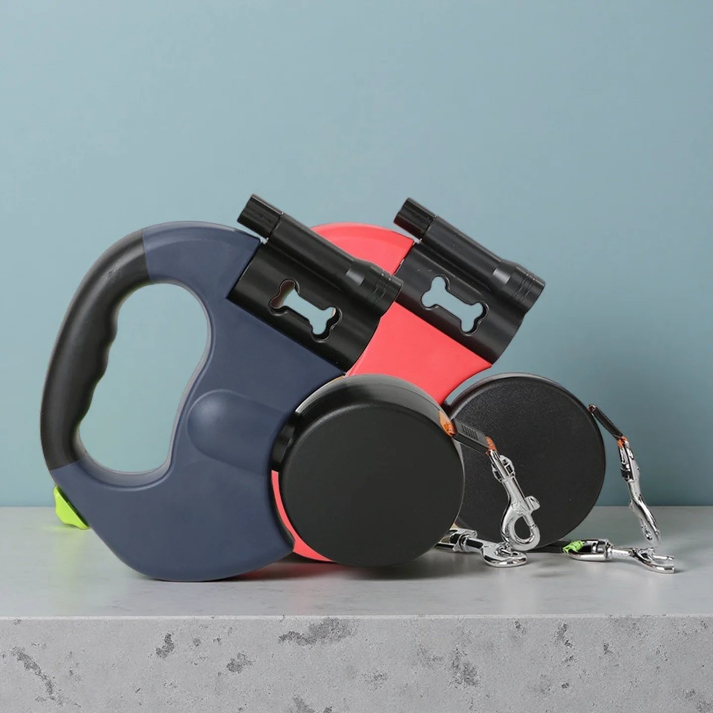 Retractable Dual Doggie Leash with LED Light, 360 Swivel No Tangle for Each Dog Independent Braking with 3M Reflective Leads